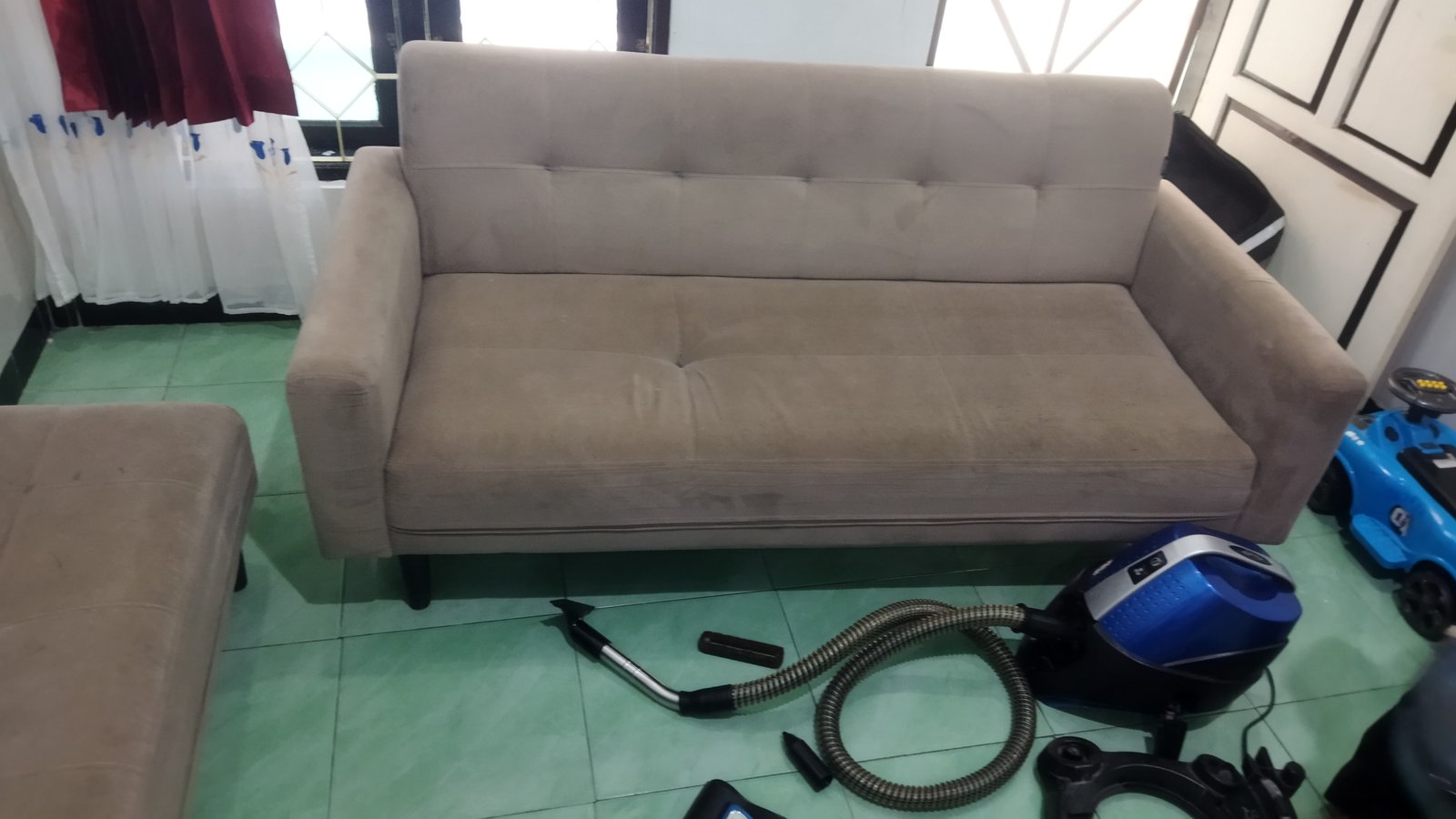 Sofa bersih setelah deep cleaning Cleanin Kebumen